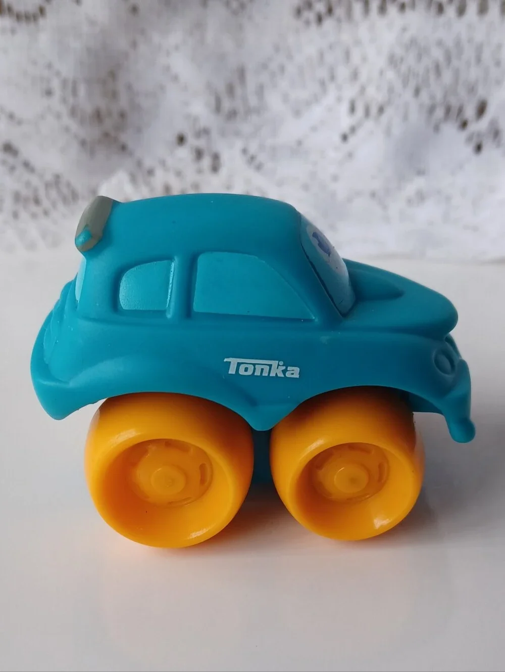 (2) PLAYSKOOL/TONKA/HASBRO WHEEL PALS CHUCK & FRIENDS GREEN RACER & BLUE CAR
